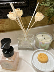 ScentScape Reed Diffuser with Gold Collar and Floral Reeds – Elegant Fragrance for Home or Office