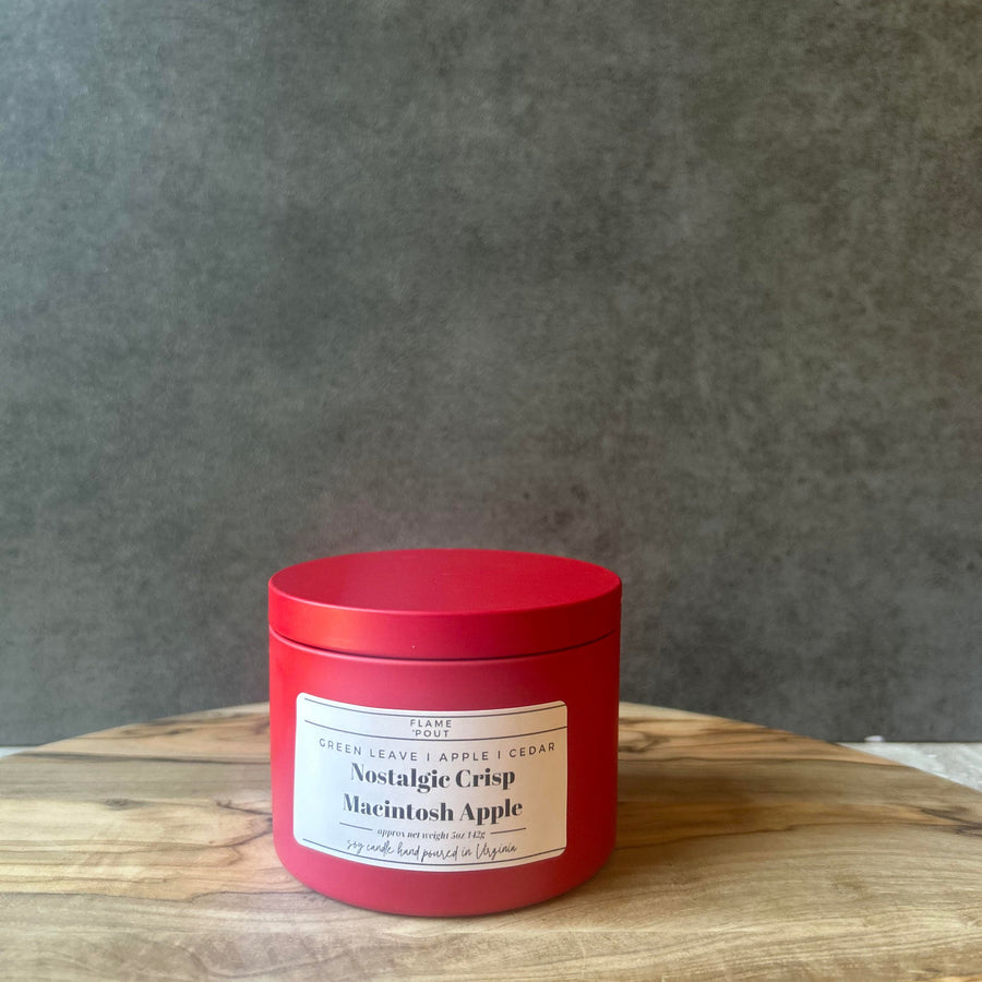 🍏 Nostalgic Crisp Macintosh Apple Candle – Green Leaves, Apple, Cedar