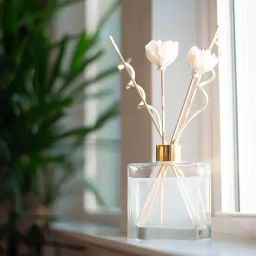 ScentScape Reed Diffuser with Gold Collar and Floral Reeds – Elegant Fragrance for Home or Office